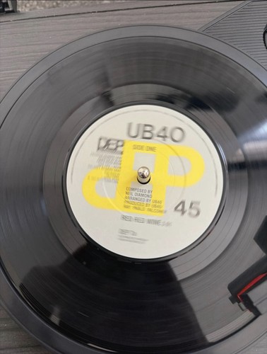 Ub40 red wine black - red,